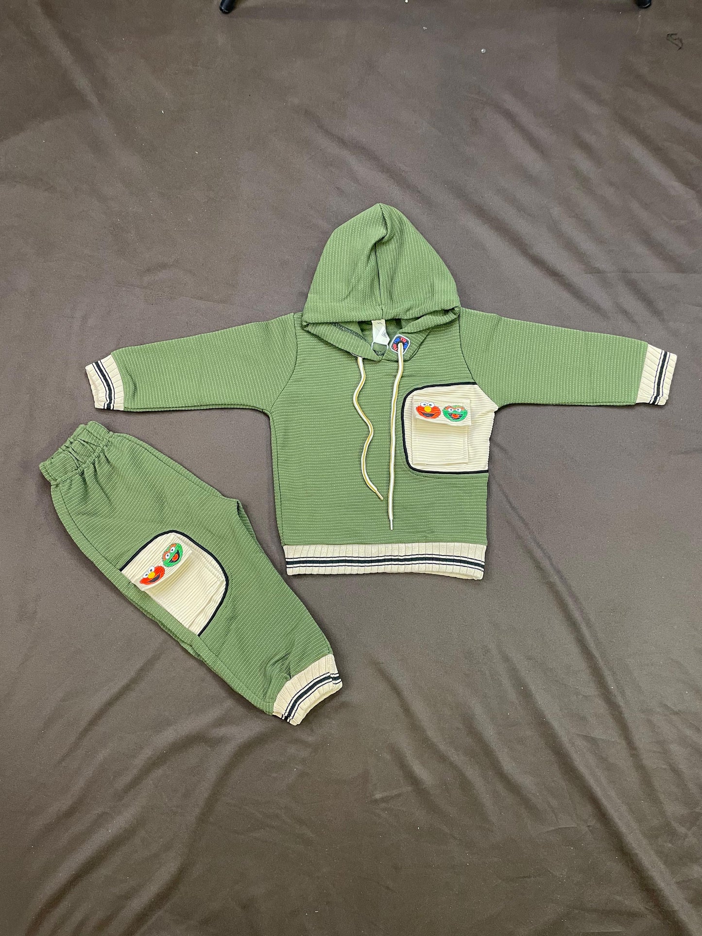 Kids Winter Hoodie – Olive Green Patch-Pocket Sweatshirt